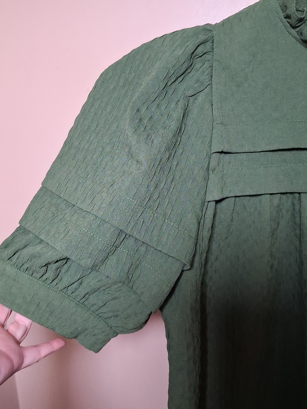 Entro Women's Olive Green Textured Puff Sleeve Top; Size L - Picture 2 of 5